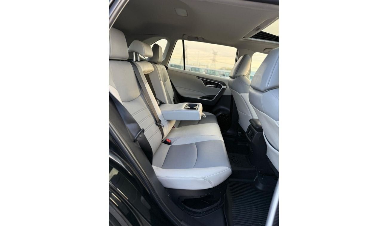 Toyota RAV4 Hybrid XLE 2.5L premium,Sunroof,limited Rims