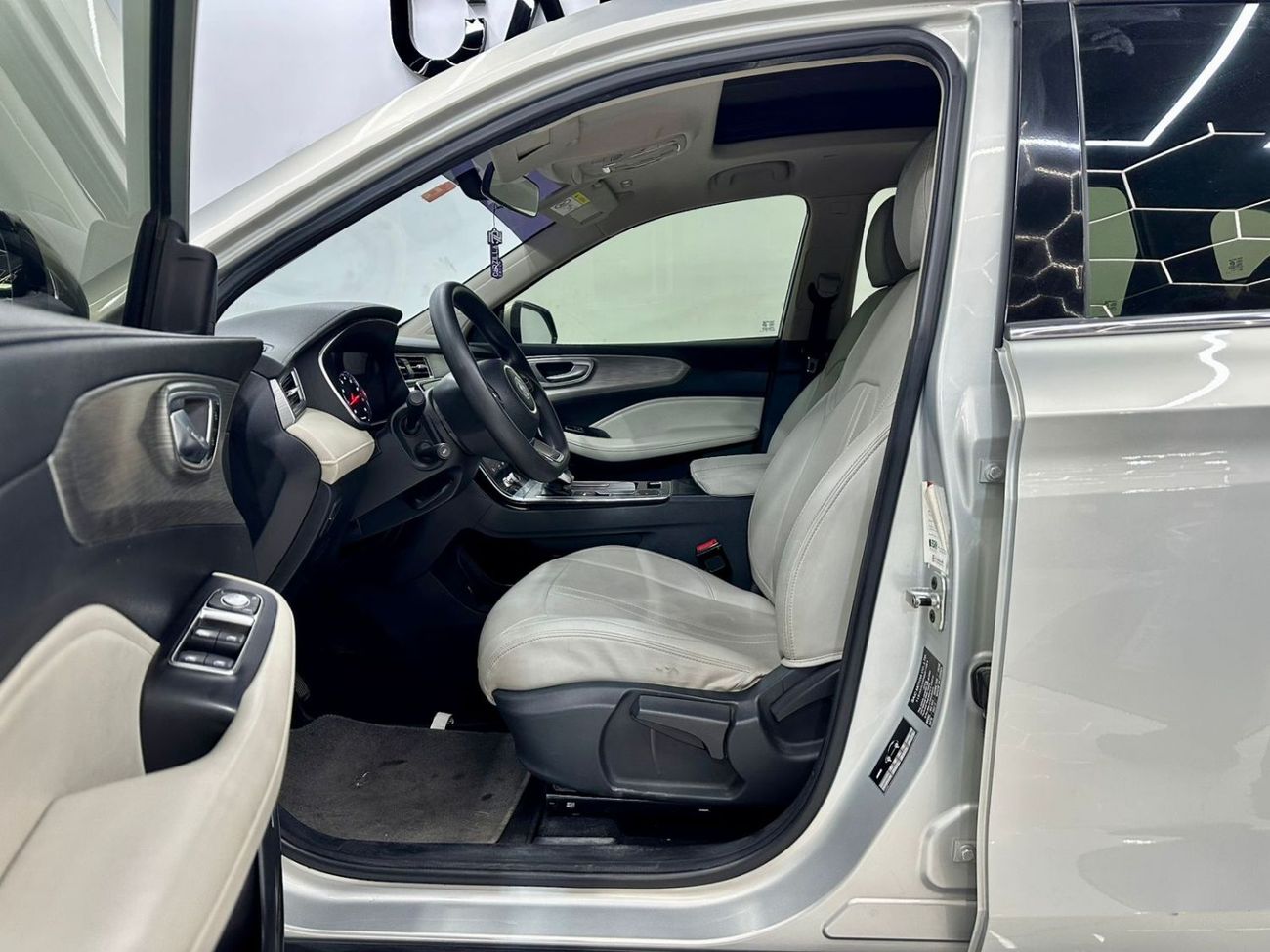 MG RX5 AED 1,018 / Monthly l  0% Down Payment l MG RX 5 l Under Warranty l FREE REG - END OF YEAR OFFER