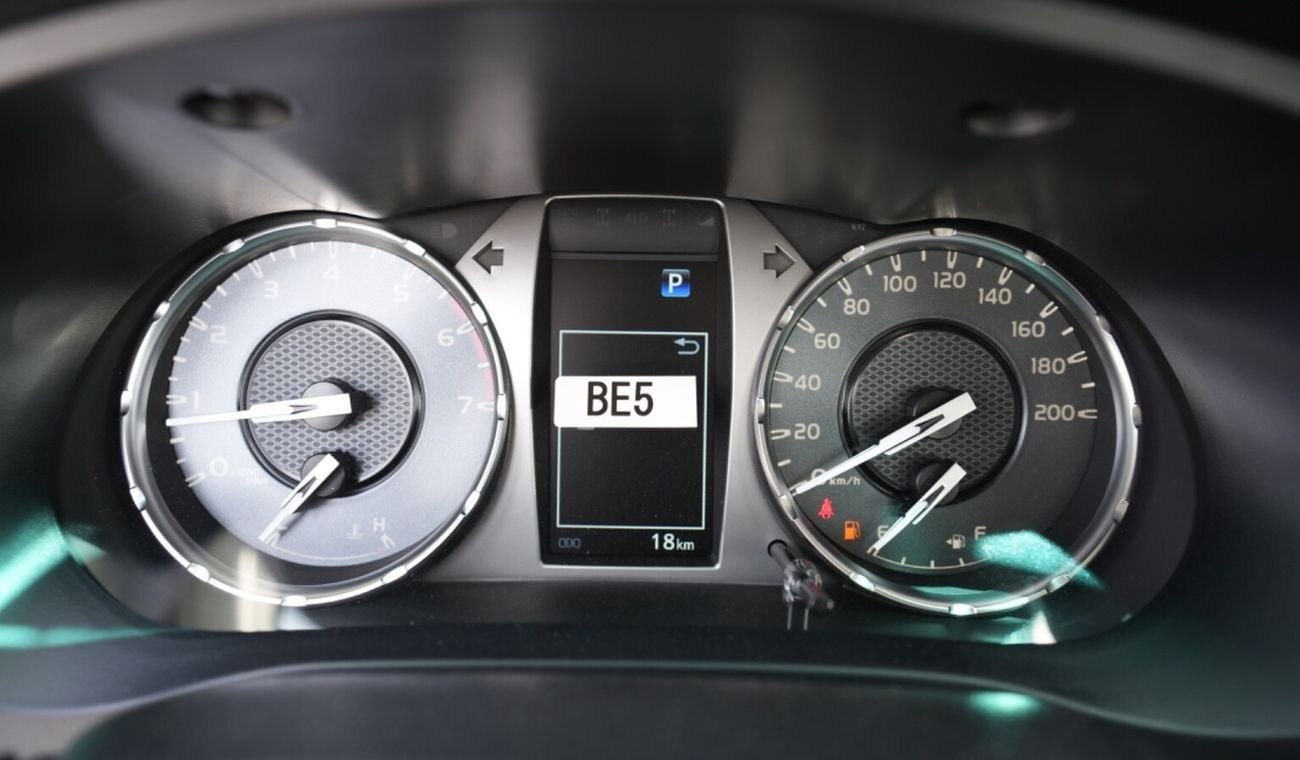 تويوتا هيلوكس SR5