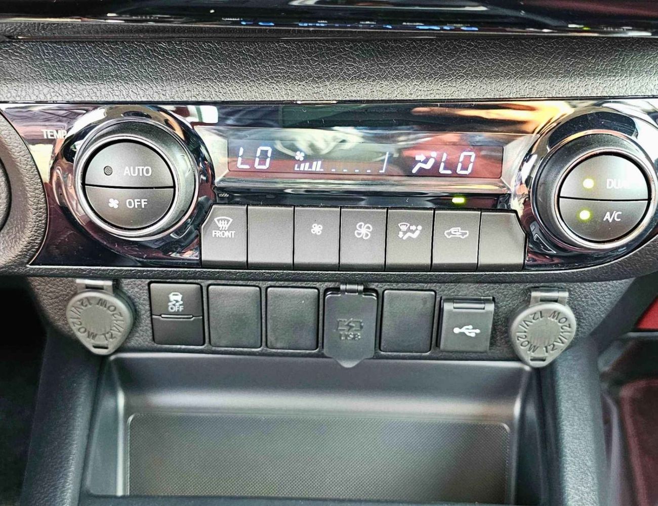 Toyota Hilux SR5 / NARROW BODY / A/T / 2.7L V4 PETROL / DVD+ CAMERA / FULL OPTION (CODE #  HP2F2)