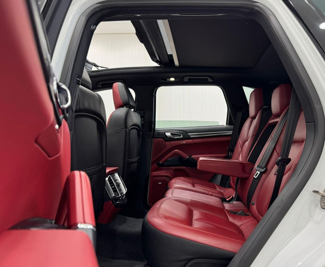 Porsche Cayenne 2015 Porsche Cayenne S, Full Service History, Excellent Condition, GCC