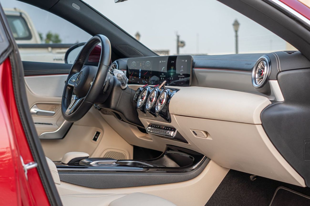 Mercedes-Benz CLA 250 Std 2.0L (221 HP)