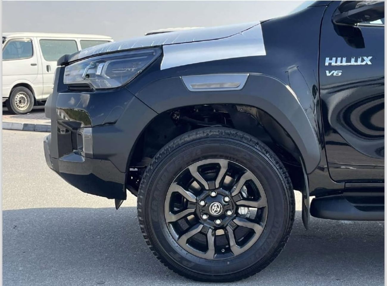 تويوتا هيلوكس Toyota pickup Hilux, adventure.4.0L petrol engine LHD,2025 model ,brand new ,Gcc specs,4x4 , automat