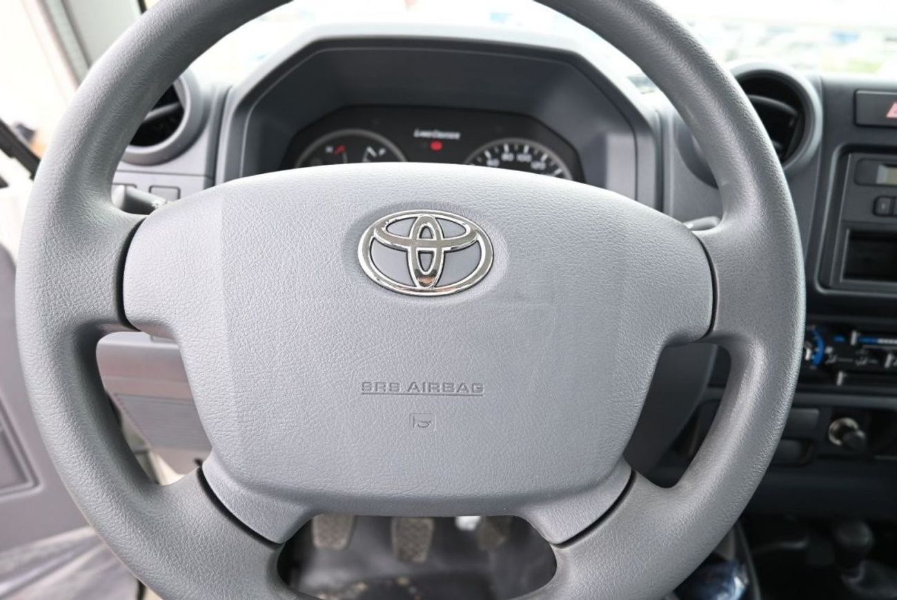 تويوتا لاند كروزر بيك آب تويوتا لاندكروزر 4.2 لتر ديزل، دبل كابين بيك اب 4WD 4 ابواب، لون ابيض، موديل 2022