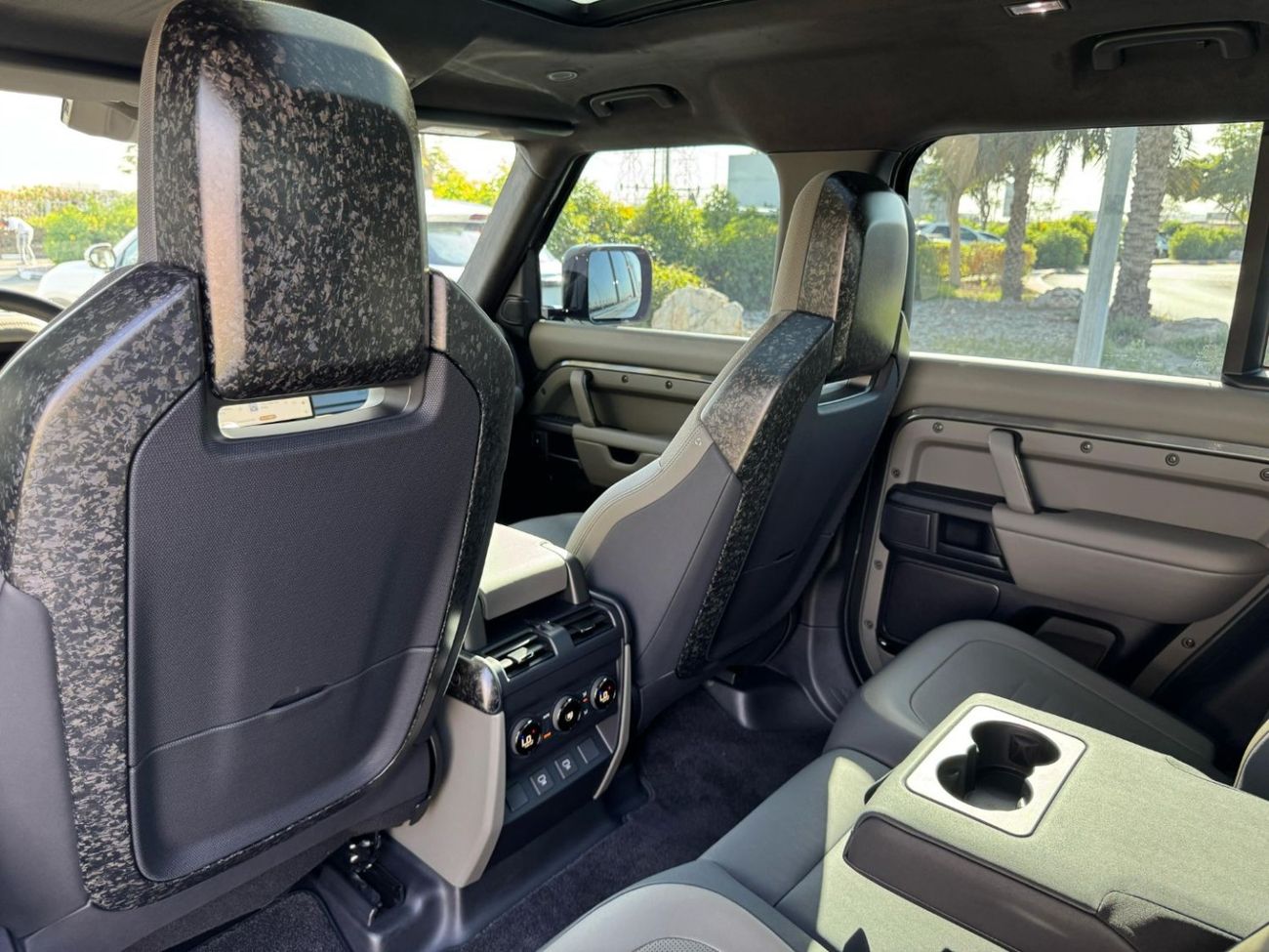 Land Rover Defender GCC SPEC OCTA EDITION UNDER WARRANTY AND SERVICE