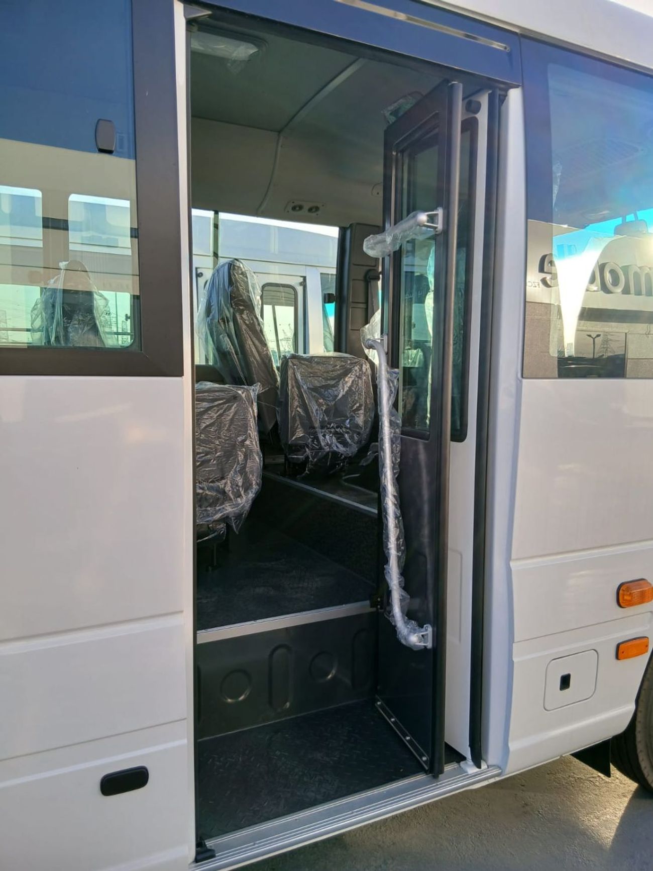 هيونداي كونتي حافلة هايونداي كاونتي كوستر ميني | موديل 2026 | جاهزة للتصدير