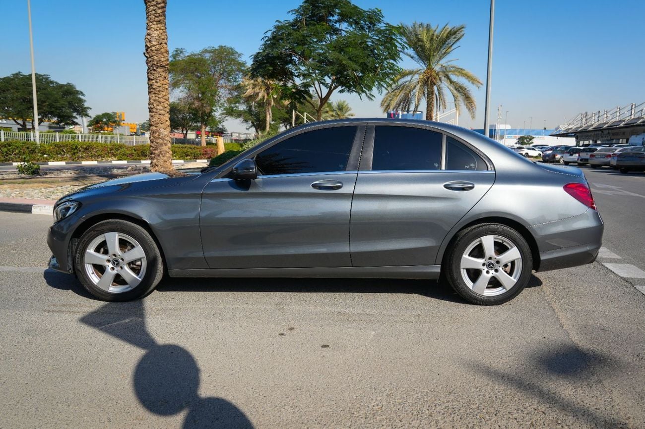 مرسيدس بنز C 200 2018 KOREAN SPECS!! IMMACULATE CONDITION