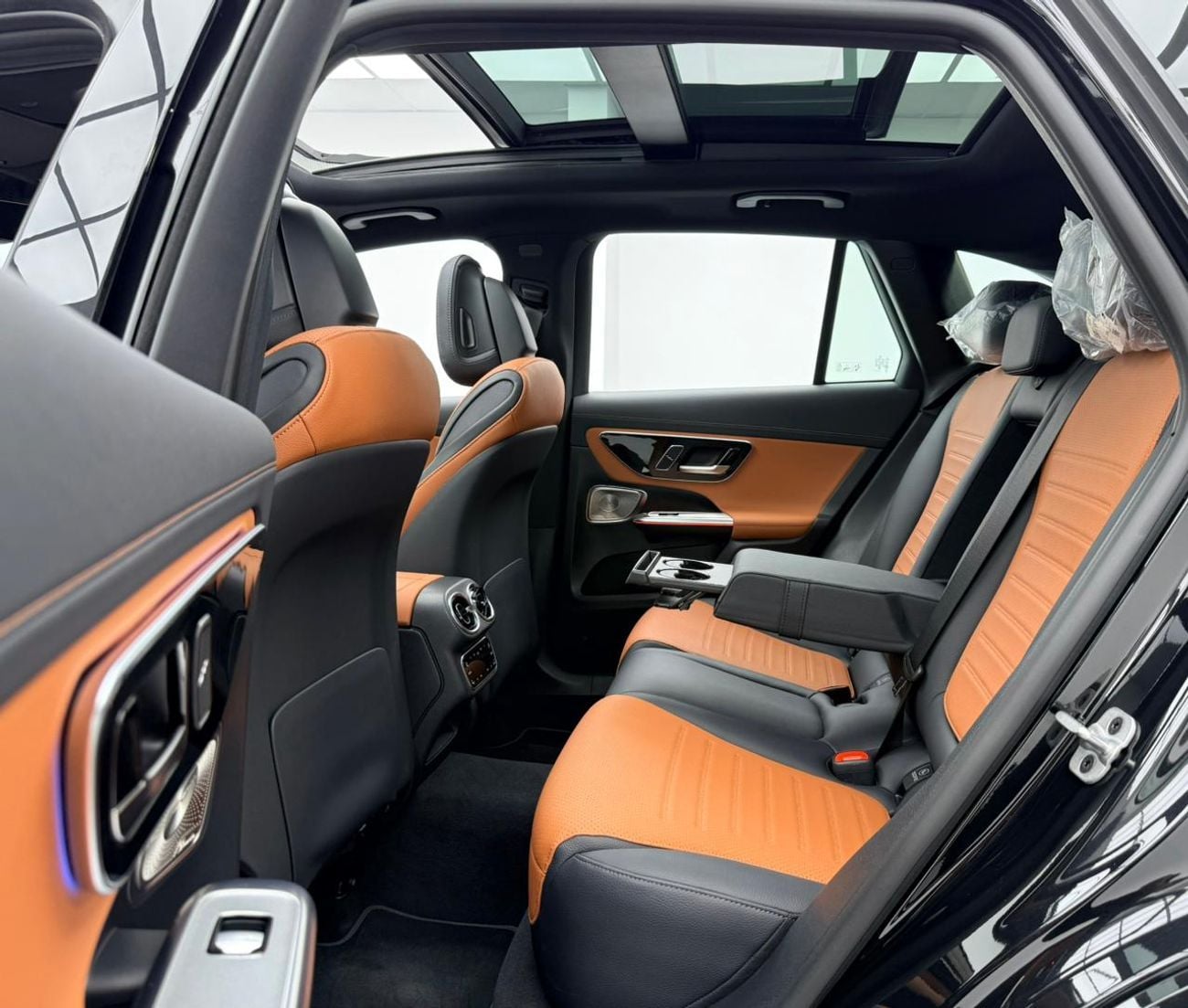 Mercedes Benz GLC200 4MATIC HIGH 2025 Mercedes Benz GLC200 Premium Plus, 5 Years MB Warranty, Very Low Km, Fully Loaded,