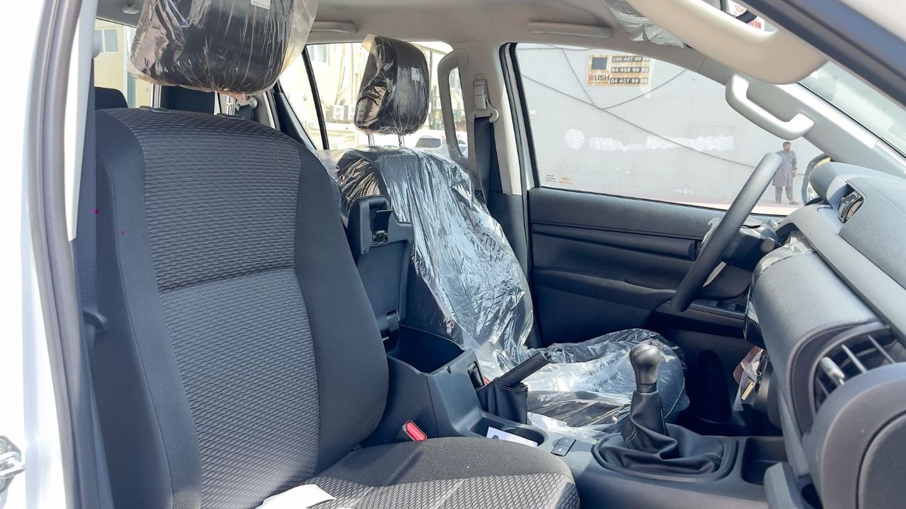 Toyota Hilux S GLX 2.4L 4WD M/T 2025YM