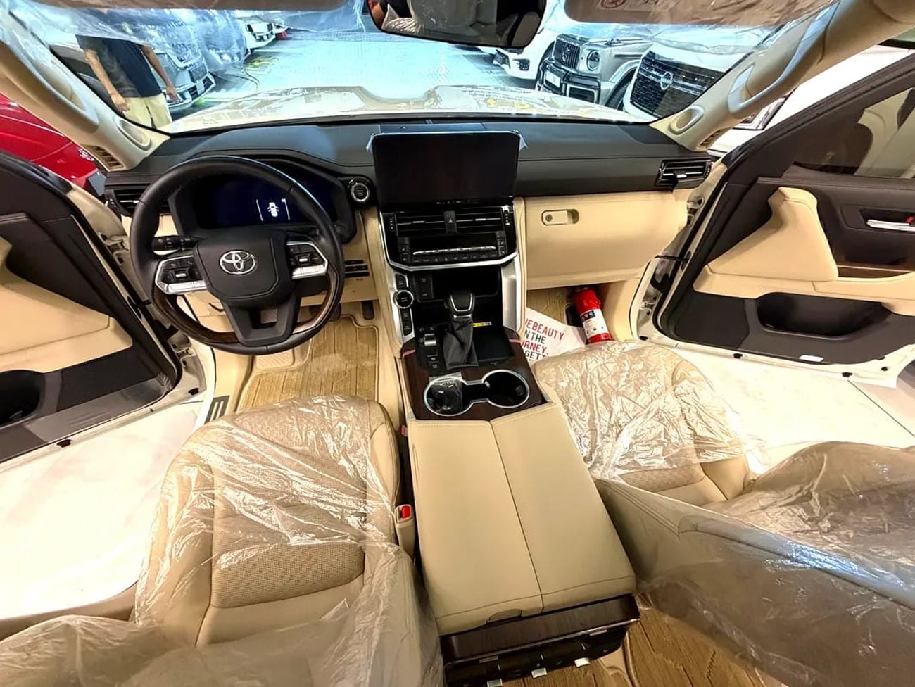 Toyota Land Cruiser VXR NON-TURBO – GCC AL-FUTTAIM – ONLY 3000 KM