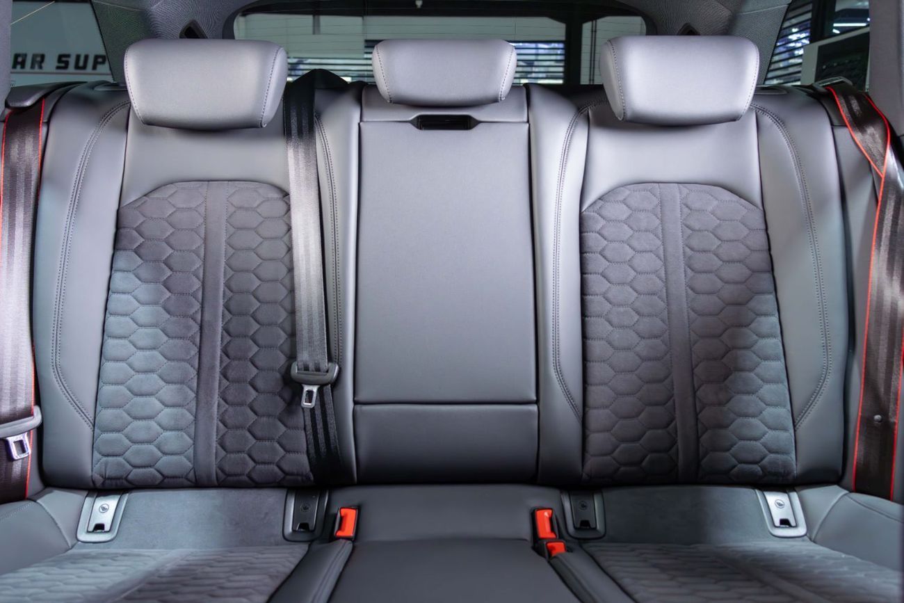 Audi RS4 Avant-Al Nabooda WarrantyService Contract-Very Low Mileage-Carbon Fiber RS Bucket Seats