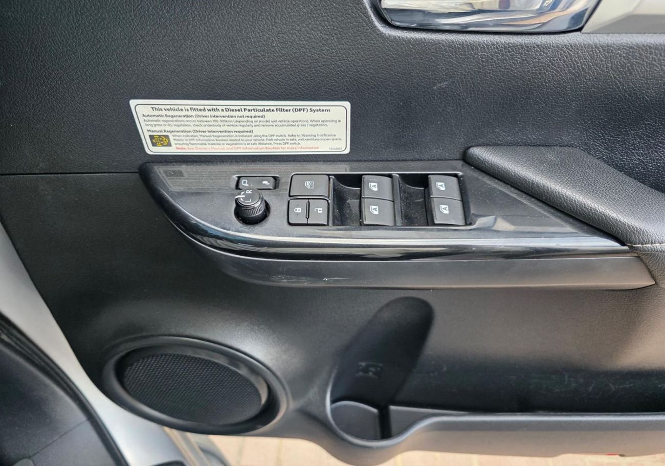 Toyota Hilux DIESEL 2.8 LITER ,AUTOMATIC ,RIGHT HAND DRIVE ONLY FOR EXPORT