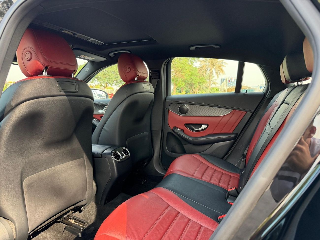 مرسيدس بنز GLC 250 4MATIC 2.0L