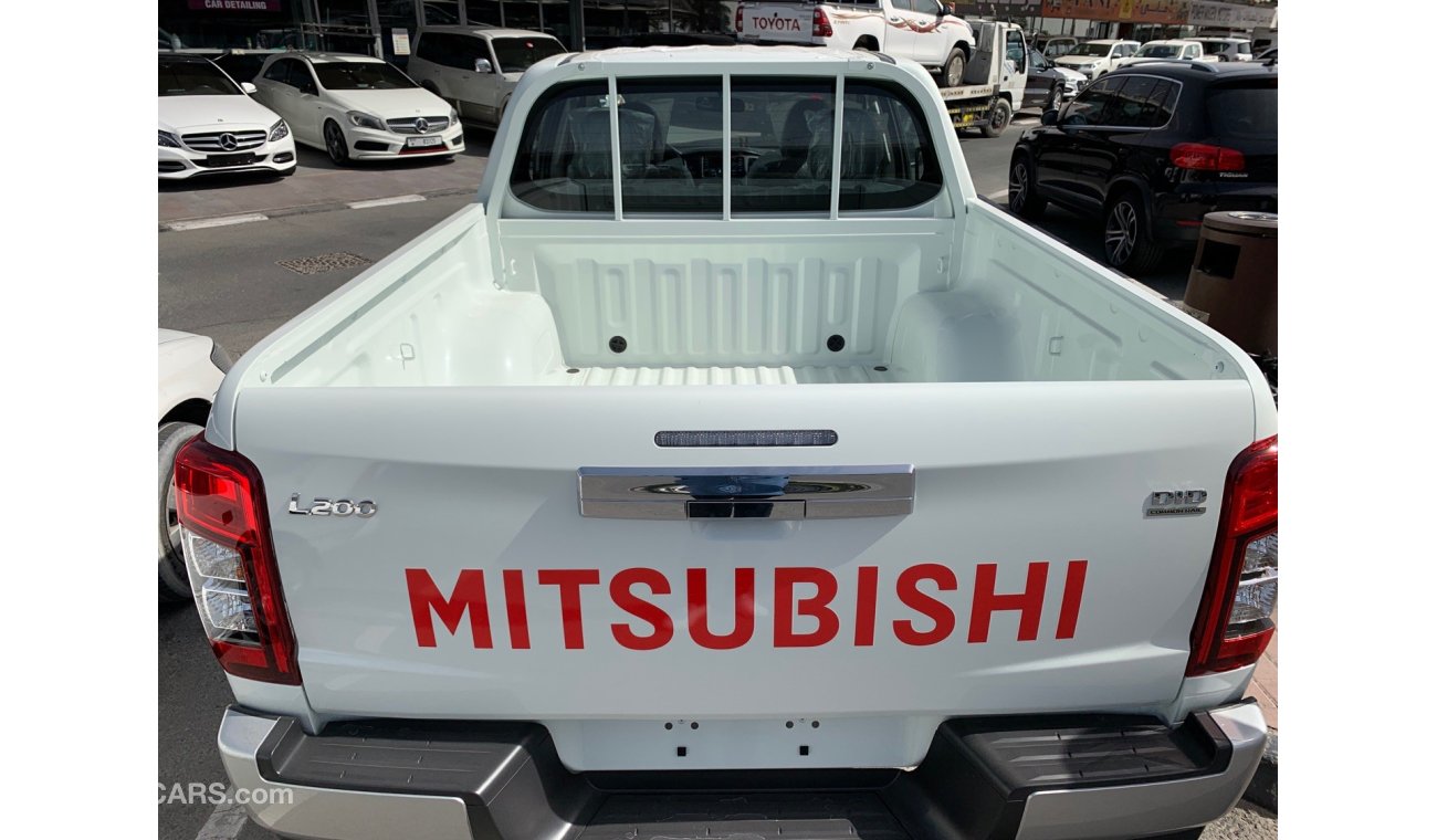 Mitsubishi L200 M/T 2021 Diesel GCC ( Production Jan/2021 ) Full option chrome package / stop lamp