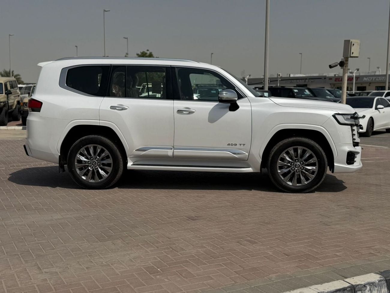 Toyota Land Cruiser TOYOTA LANDCRUISER LC300 VXR INSIDE BURGUNDY 2026 AL FUTTAIM SPECS