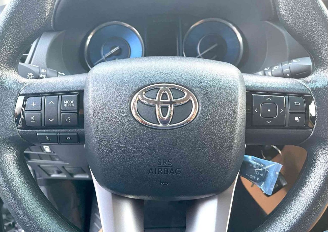 Toyota Fortuner 2022 - 2.7L Petrol, Alloy Rims, DVD Camera, Rear A/C, Four Wheel Drive