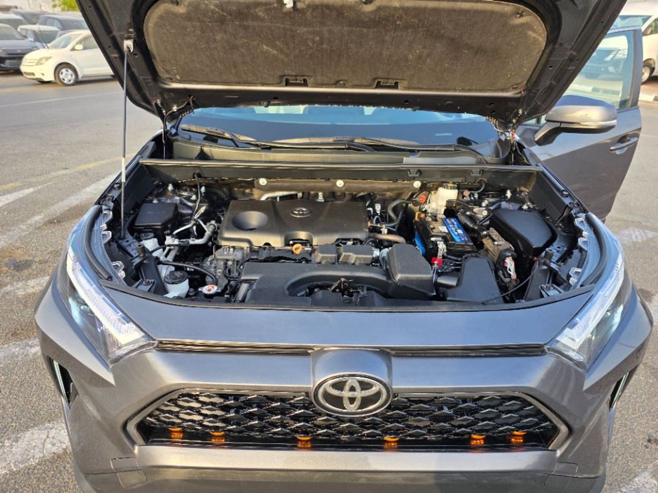 تويوتا راف ٤ 2024 Model Full option 4x4 , sunroof,  leather seats and trunk automatic