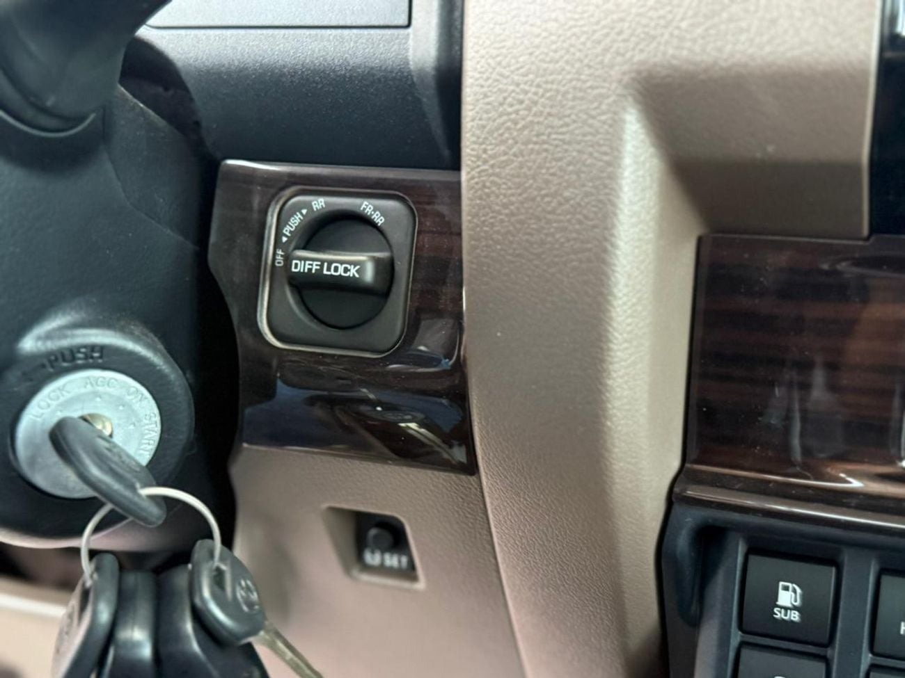 تويوتا لاند كروزر بيك آب 4.0 SINGLE CAB FULL SAUDI SPECS