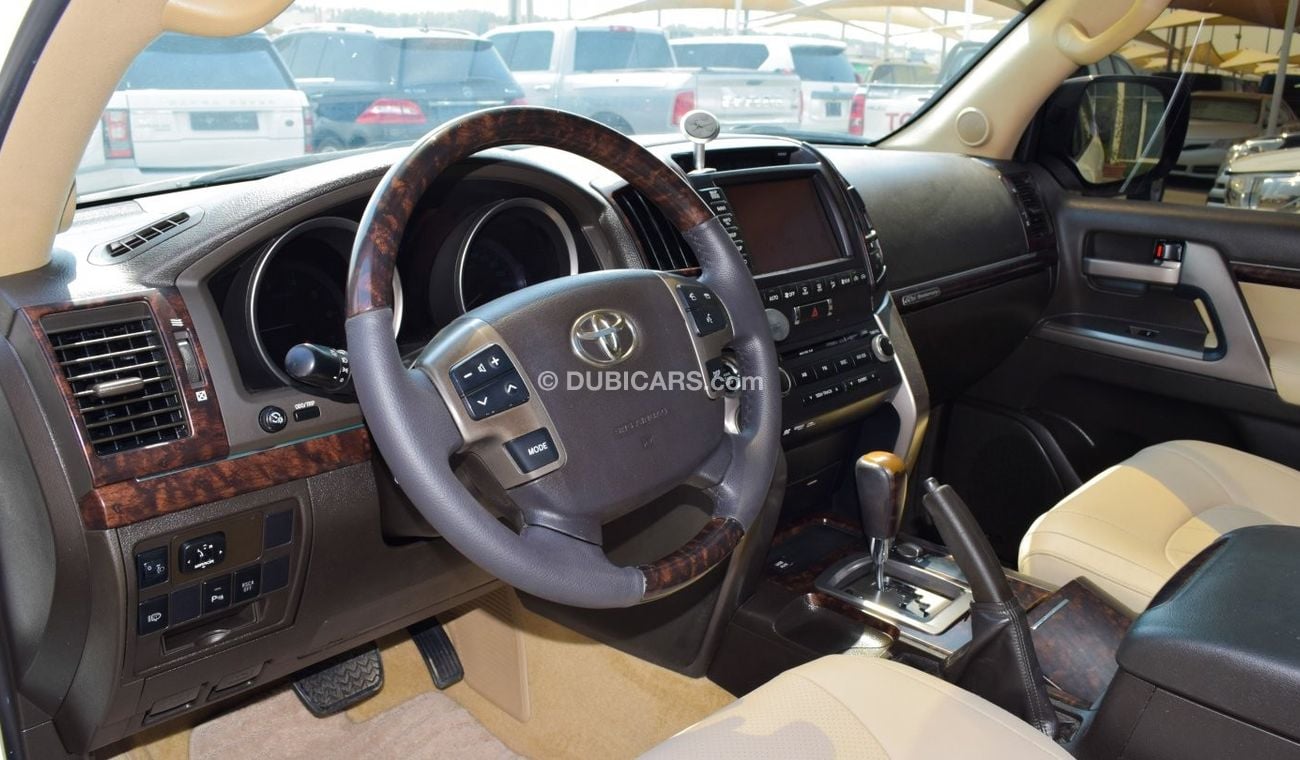 Toyota Land Cruiser VXR 5.7 V8 60th Anniversary