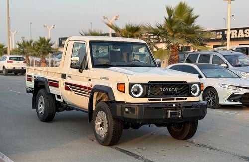 تويوتا لاند كروزر بيك آب LC 79 Pickup S/C 4.0L Petrol A/T Full Option 2025 Model
