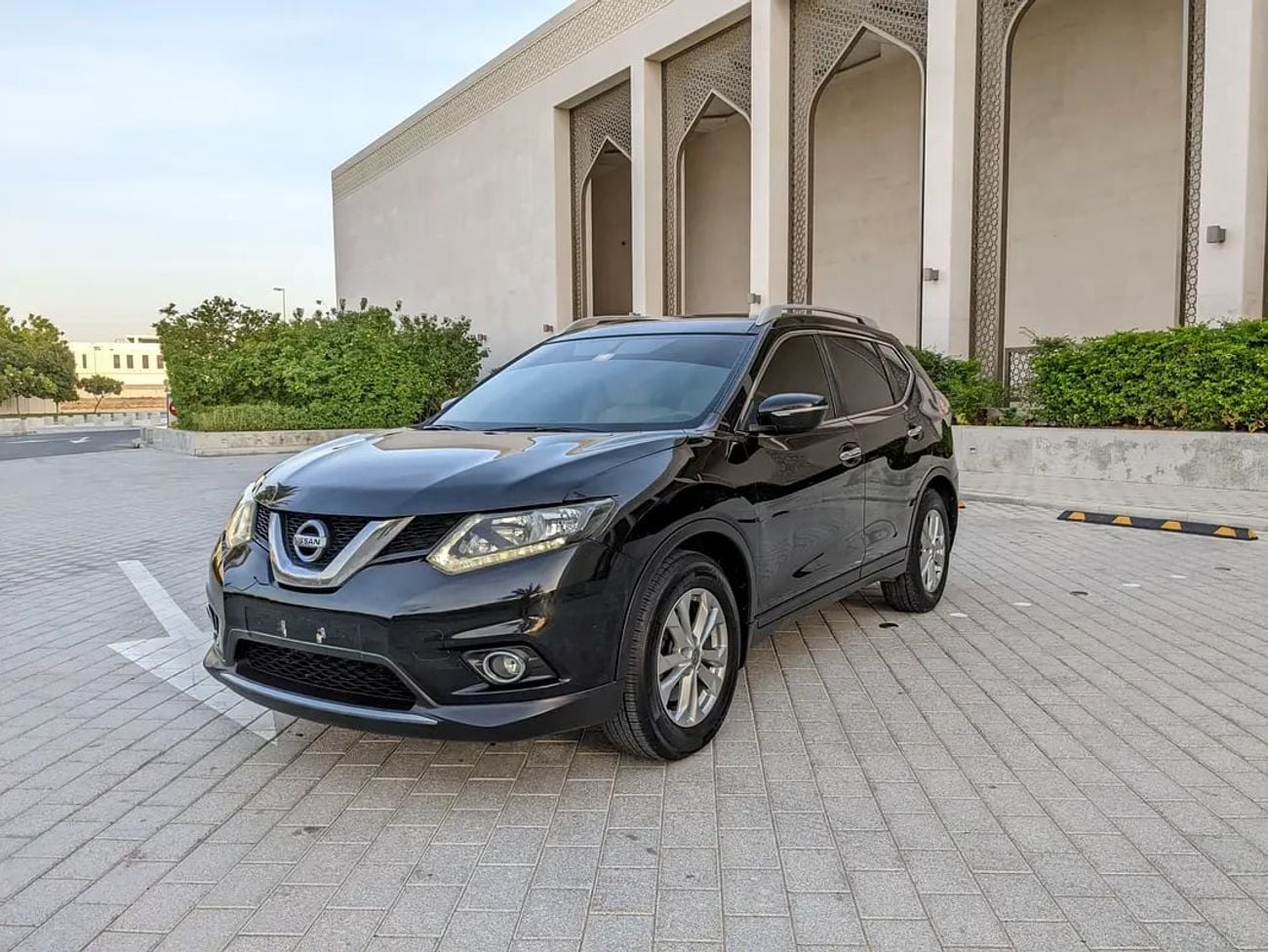نيسان إكس تريل S GCC Specs Prestine Condition 4WD With Low KM Premium 7 Seater SUV