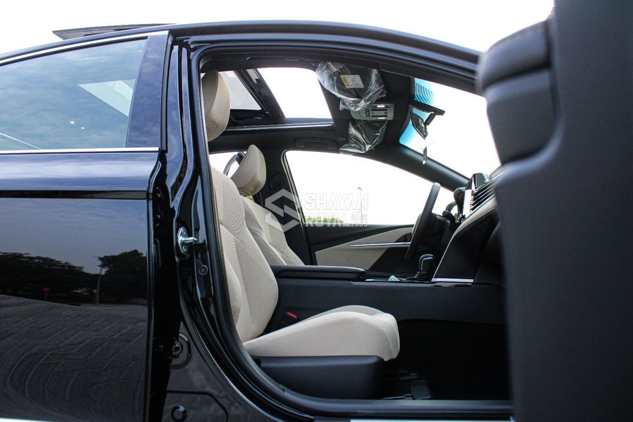 Toyota Camry LHD LE 2.5L HEV FWD AT WITH PANORAMIC SUNROOF 25MY