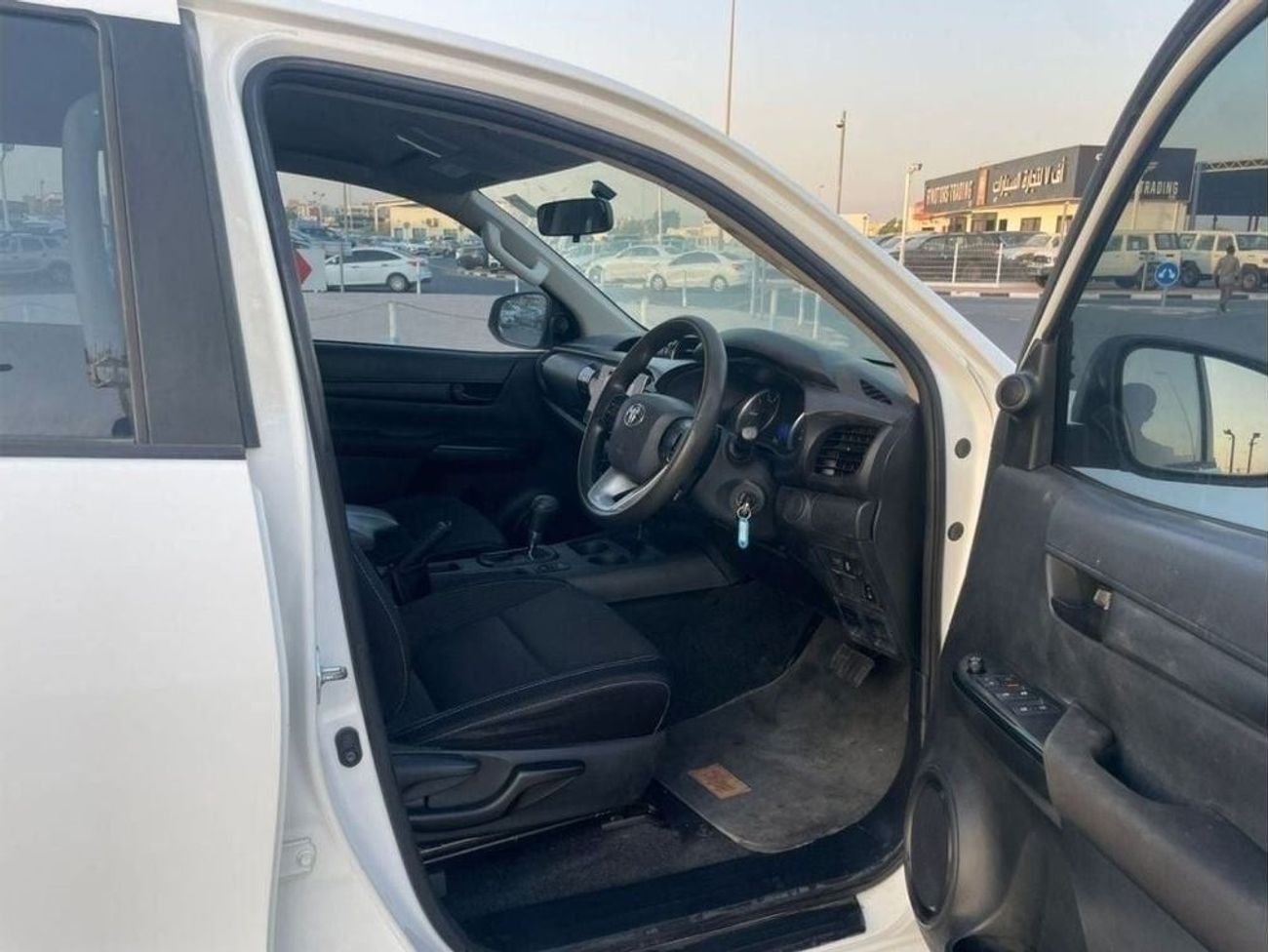 تويوتا هيلوكس diesel 2.8 liter automatic right hand drive