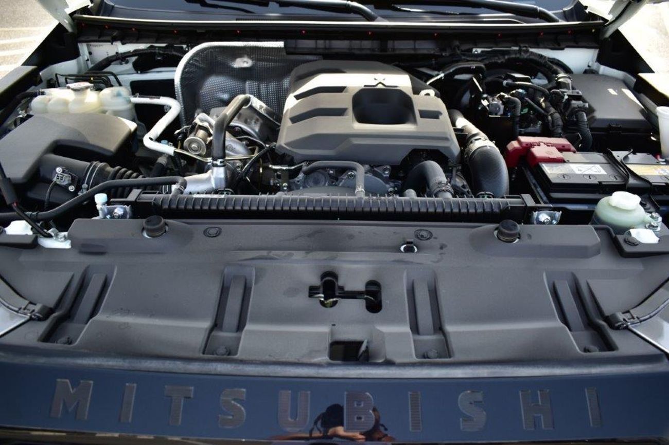 Mitsubishi L200 L200 SPORTERO 2.4L DIESEL A/T FULL OPTION DOUBLE CABIN PICKUP