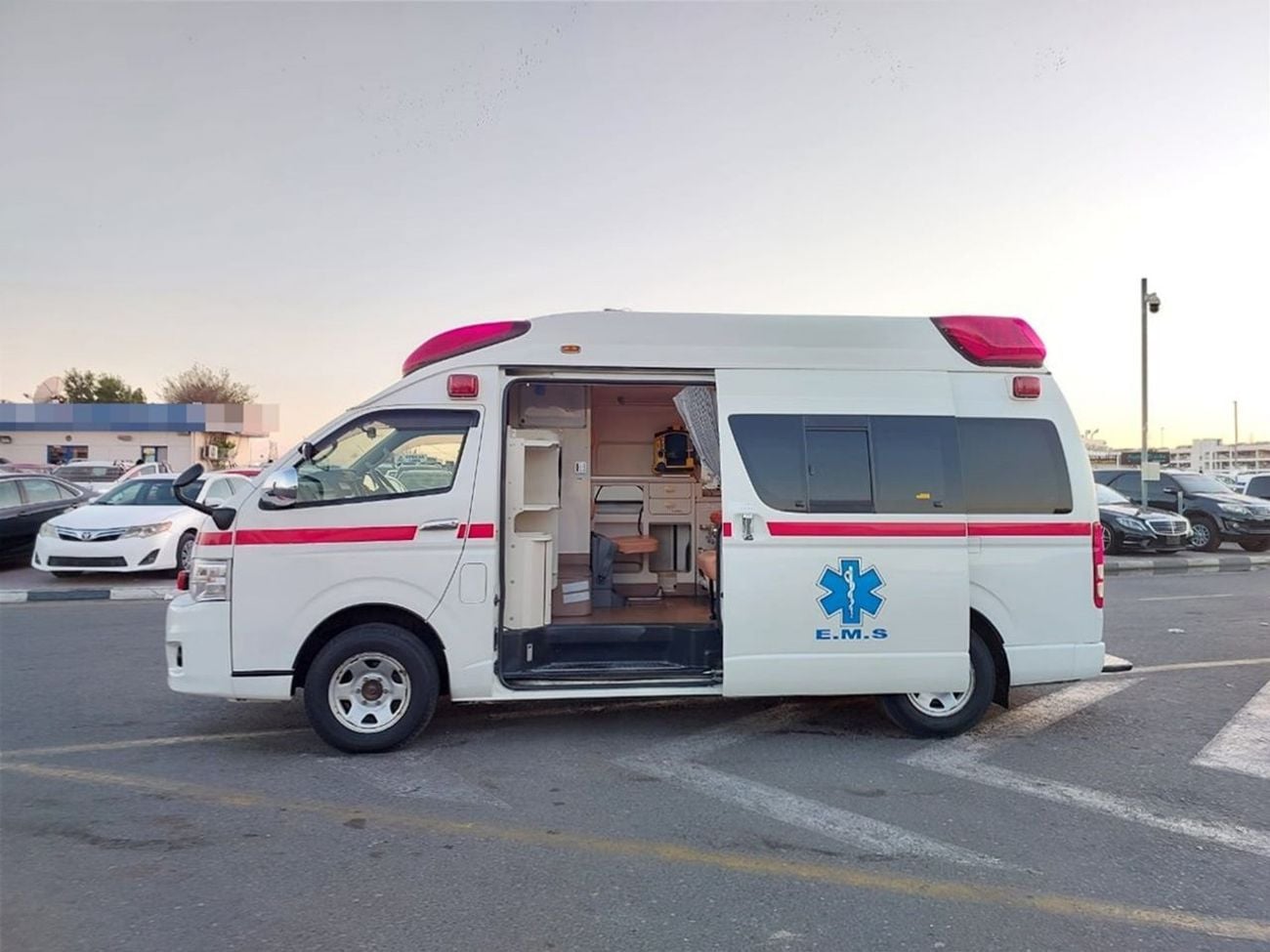Toyota Hiace TOYOTA HIACE AMBULANCE VAN RIGHT HAND DRIVE(PM11334)