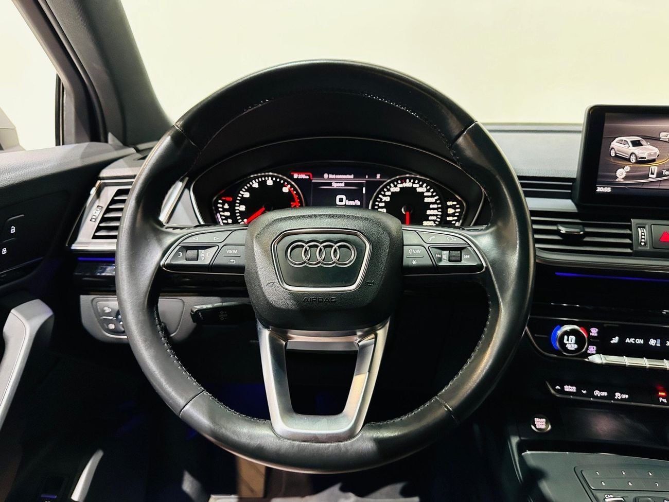 أودي Q5 45 TFSI Quattro S Line 2.0L (252 HP)