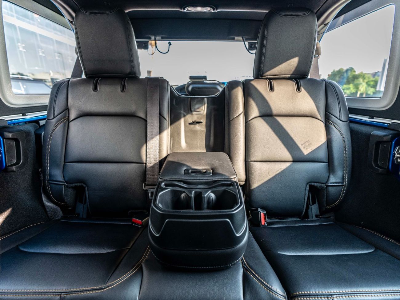 Jeep Wrangler Unlimited Sahara 2.0L A/T