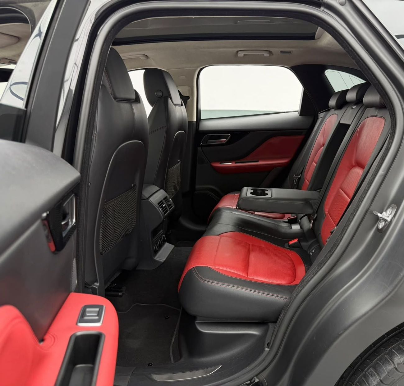 جاكوار F بيس R-SPORT
