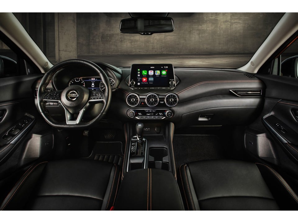 Nissan Sentra interior - Cockpit