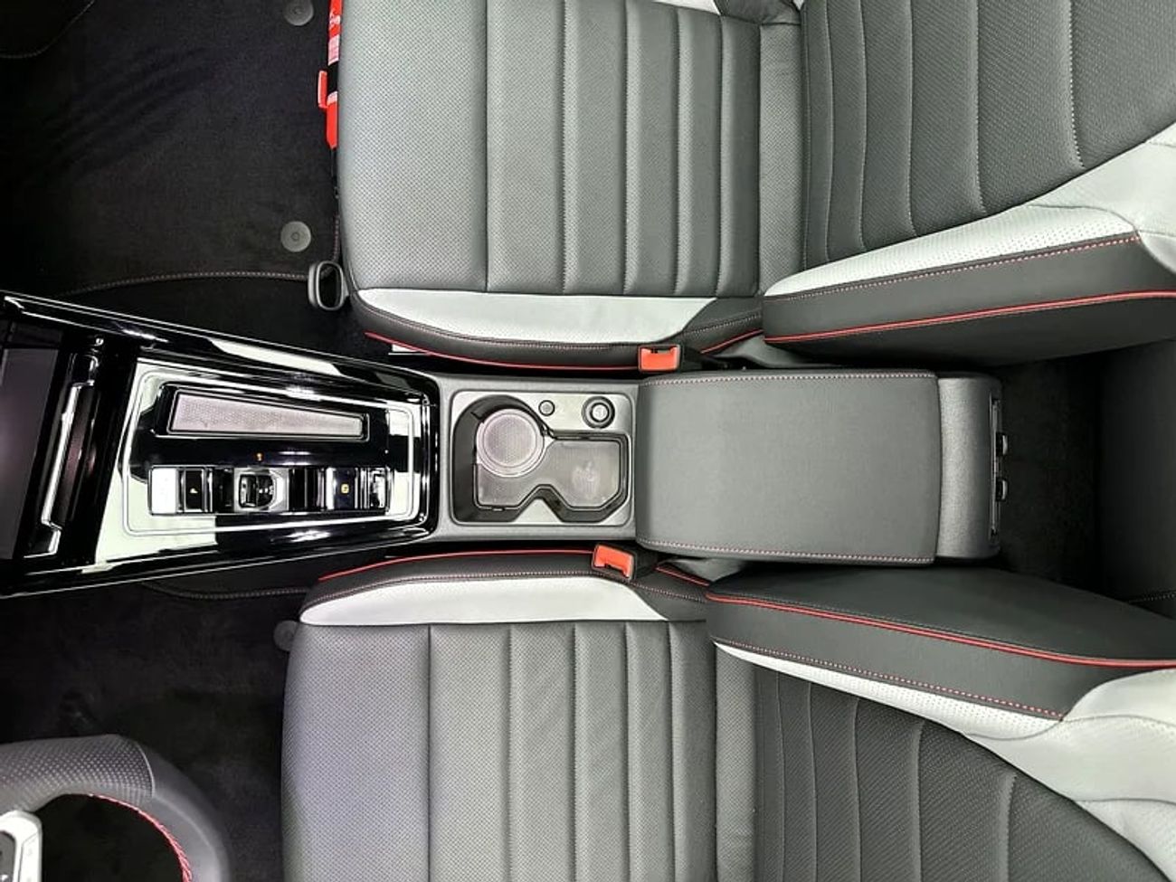 Volkswagen Golf GTI GTI Black Style 2.0L GTI 2.0L Leather seats