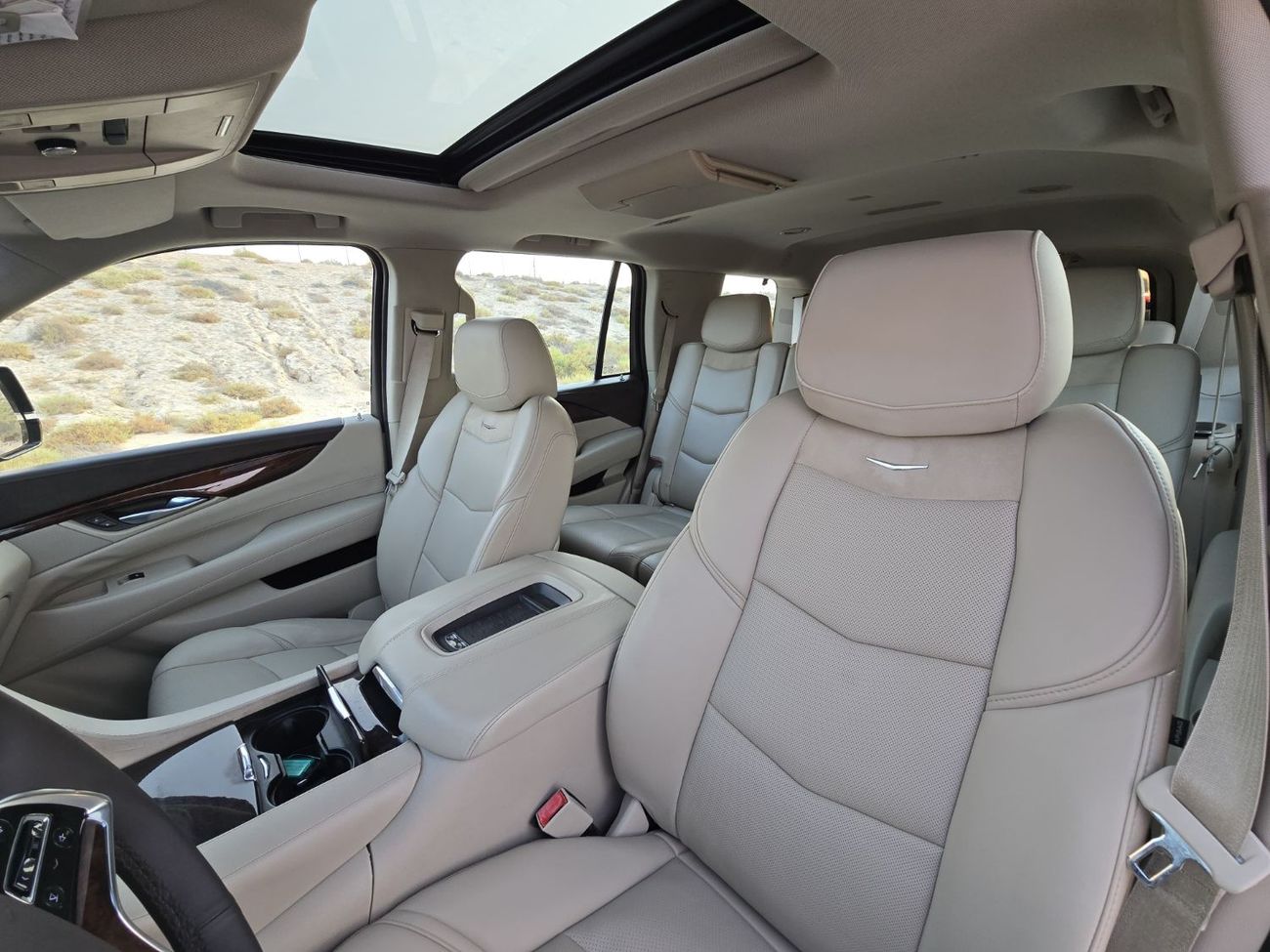 Cadillac Escalade Premium 6.2L CADILLAC ESCALADE 2015 GCC FULL OPITION // PERFECT CONDITION