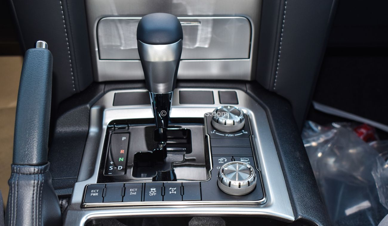 Toyota Land Cruiser VX 5.7 V8