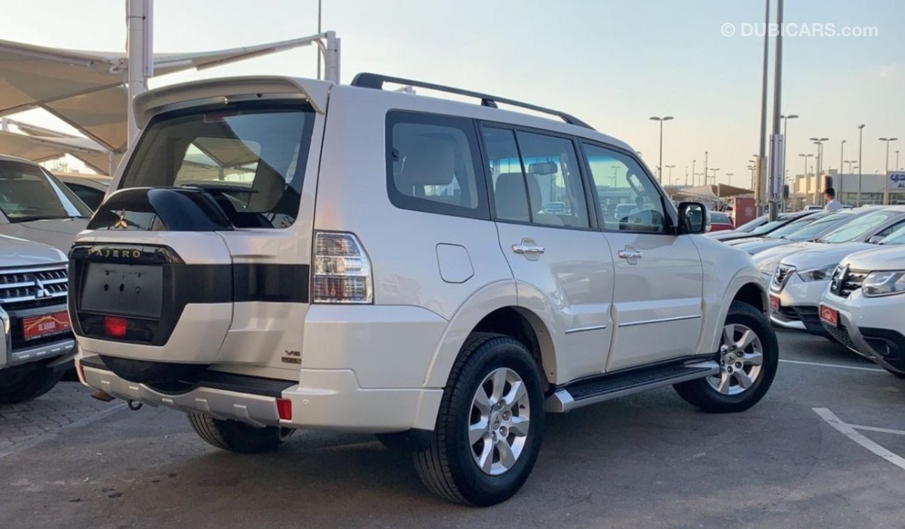 ميتسوبيشي باجيرو GLS متوسط with sunroof 2019 V6 - 3.0L Ref#50-22