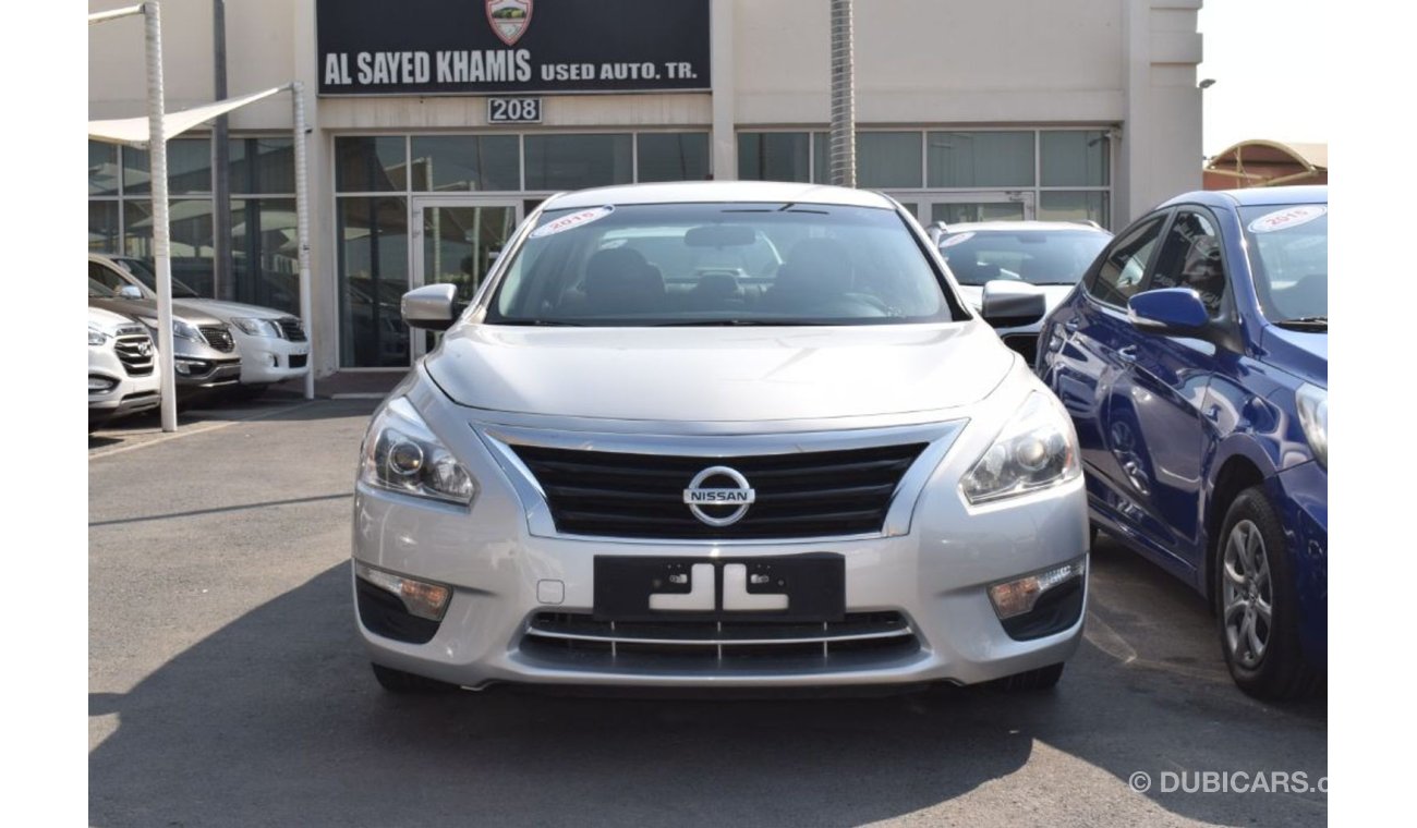 Nissan Altima GCC WITHOUT ACCIDENTS VERY CLEAN OUTSIDE AND INSIDE