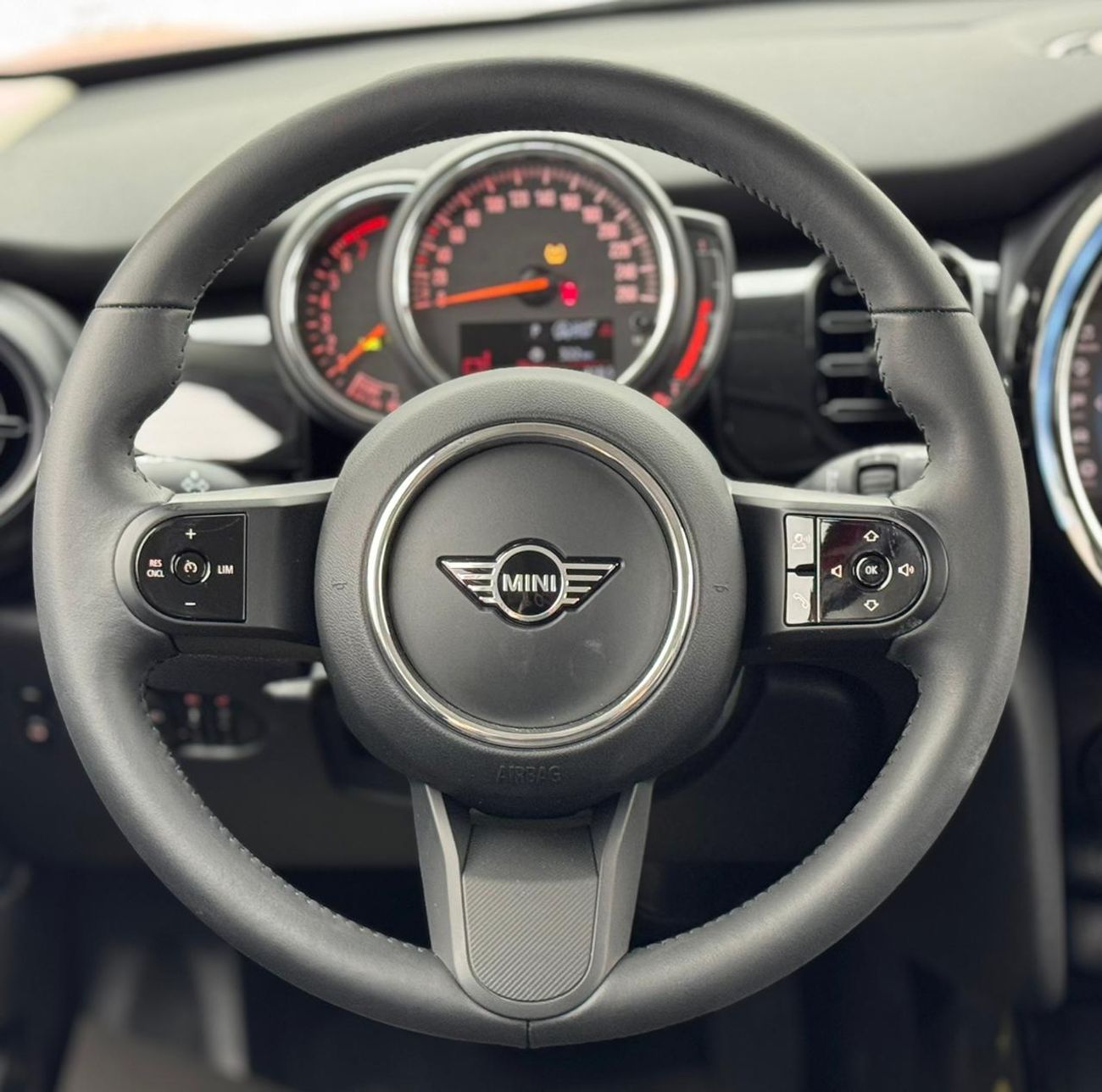 ميني كوبر Std 1.5L (5 Seater)