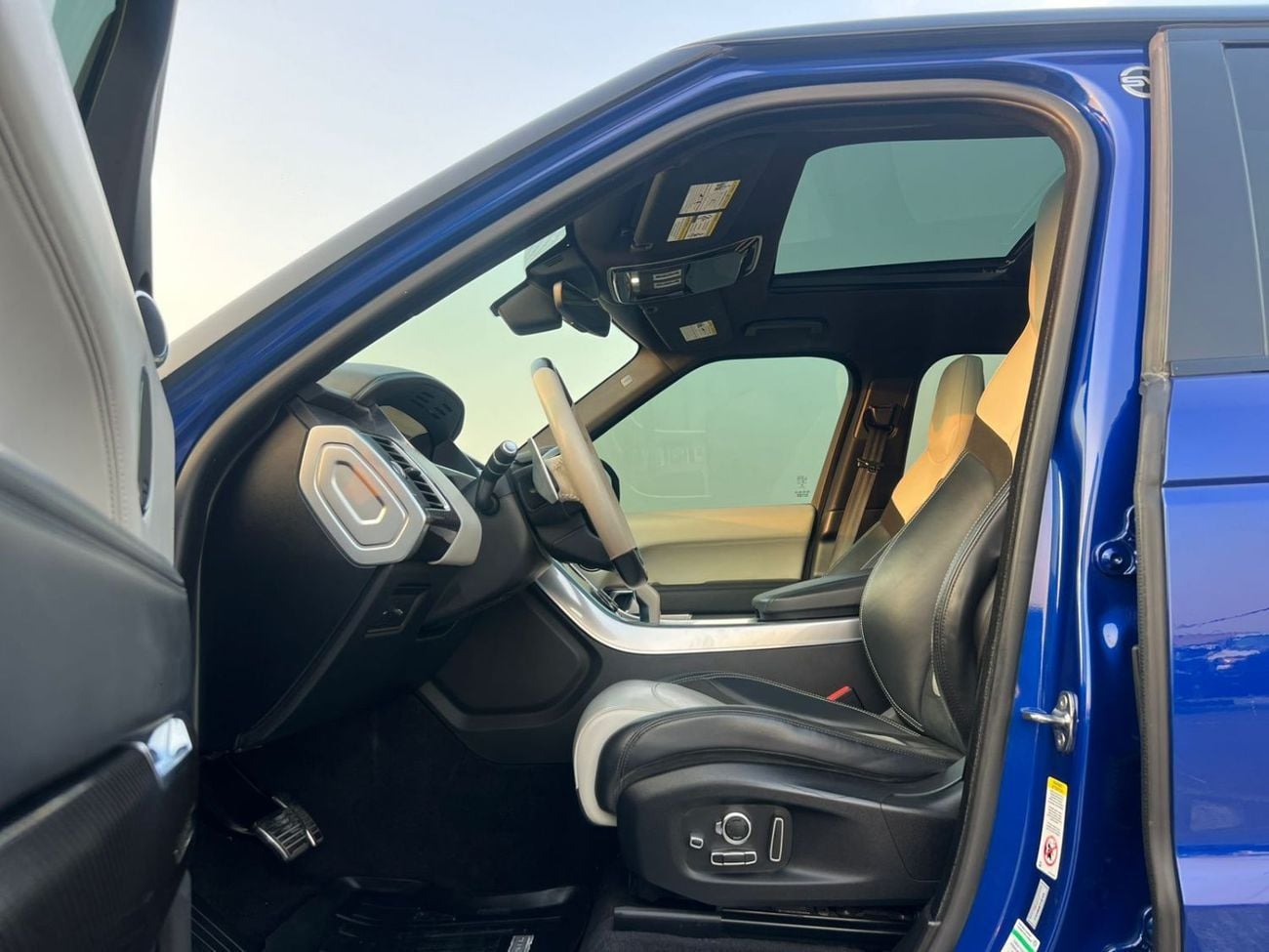 لاند روفر رينج روفر سبورت 2019 Land Rover - Range Rover Sport SVR 5.0L V8 AWD Panoramic- Clean Title - Full Option - Very Well