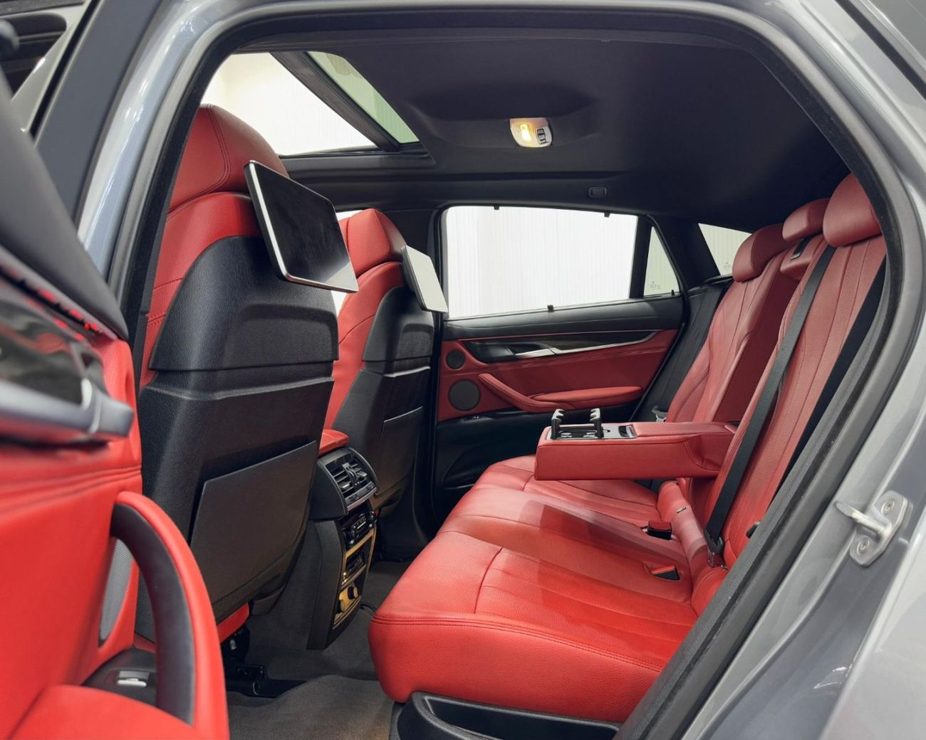 بي أم دبليو X6 50i M Sport 4.4L 2018 BMW X6 xDrive50i M-Kit, Warranty, Full BMW Service History, Low Kms, GCC