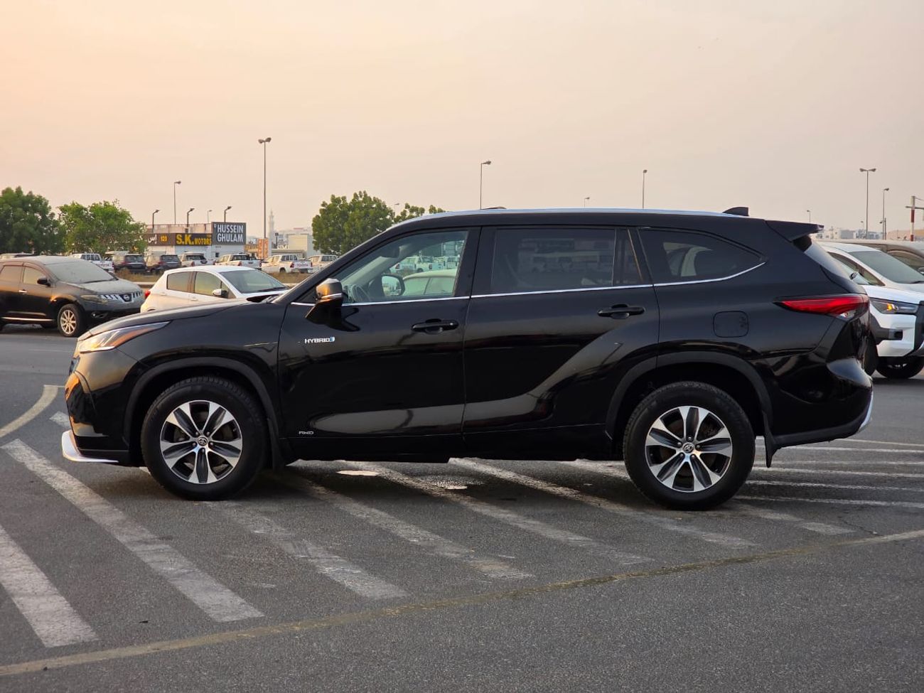 تويوتا هايلاندر 2.5L Hybrid XLE (AWD)