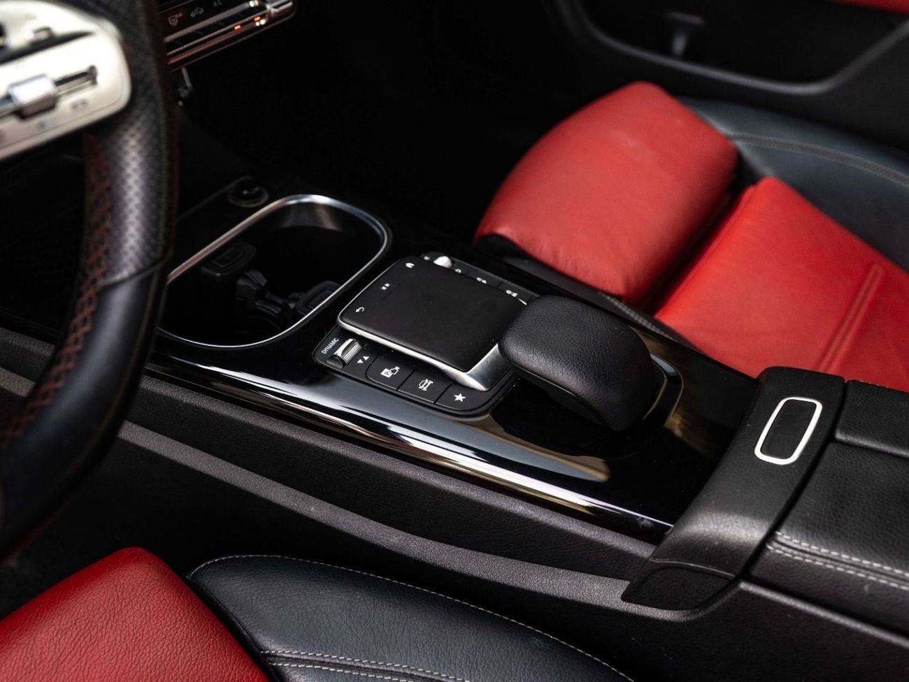 Mercedes-Benz CLA 250 Std 2.0L (221 HP)