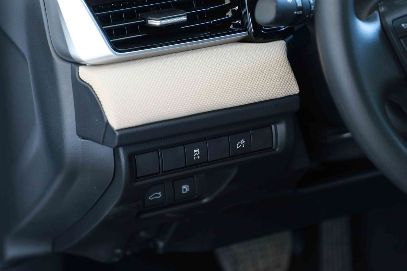 تويوتا كامري LE 2.5 Hybrid - PLATINUM WHITE PEARL inside BEIGE | Export Only