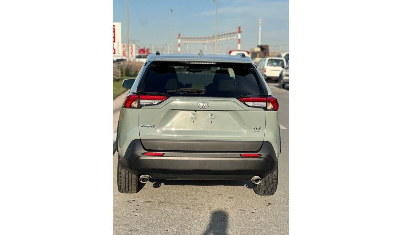 Toyota RAV4 XLE 4WD push start, leather seats,