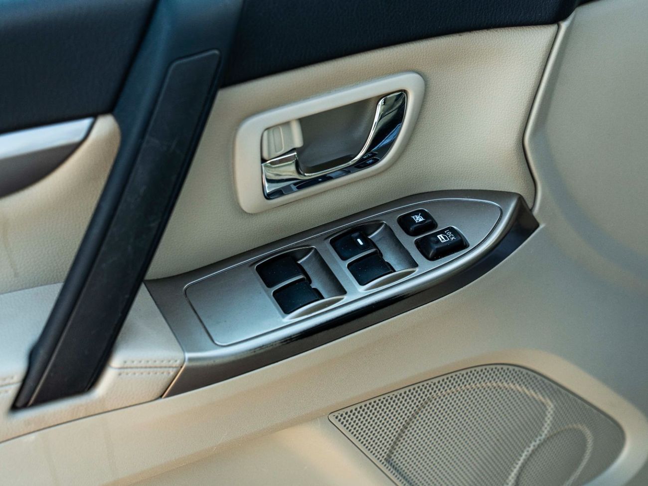 ميتسوبيشي باجيرو AED 1,258 PM • PAJERO 3.8L V6 GLS TOP • UPGRADED ANDROID TOUCH SCREEN WITH REVERSE CAMERA