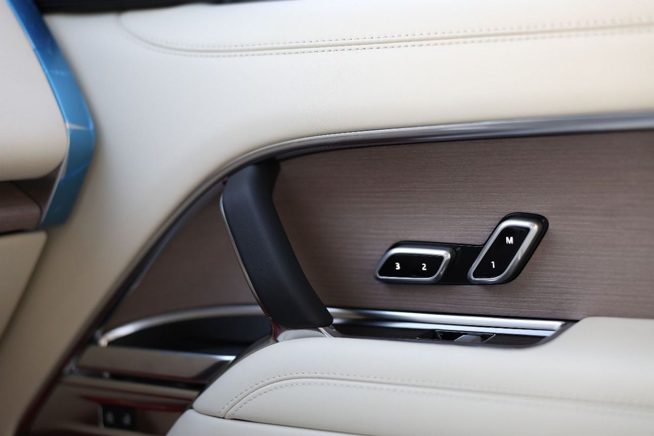 Land Rover Range Rover Autobiography P530 4.4L RANGE ROVER VOUAG autobiography V8 P530  2025 GOLD white