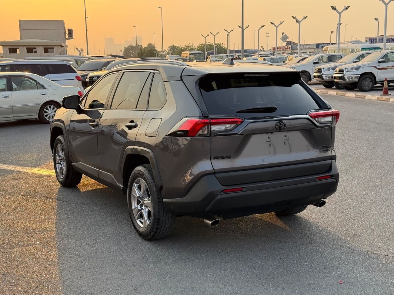 Toyota RAV4 2022 TOYOTA RAV4 XLE 4x4 FULL OPTIONS IMPORTED FROM USA