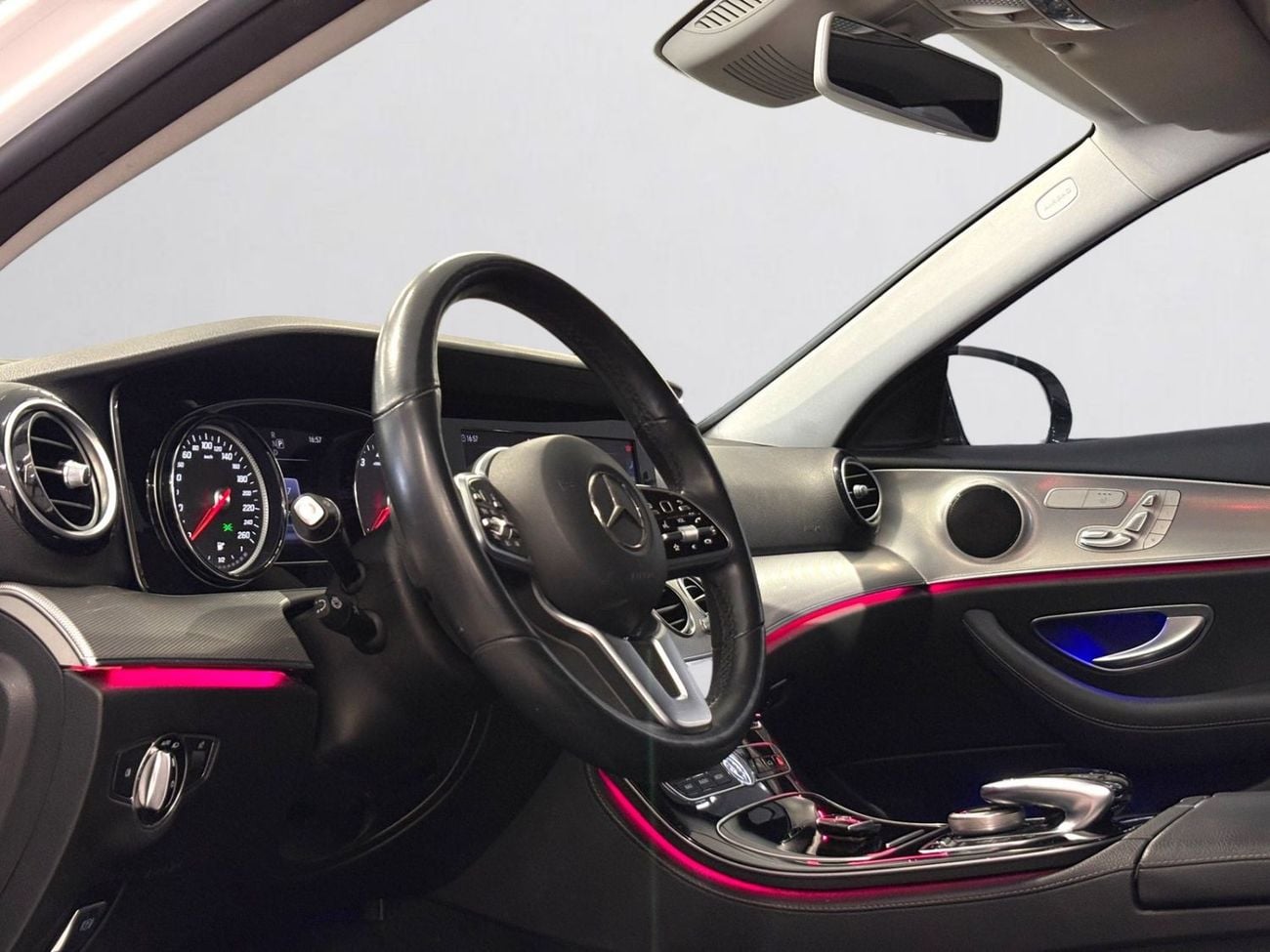 مرسيدس بنز E300 AED 1,260 P.M | 0% DOWN PAYMENT | MERCEDES-BENZ E300 | 2.0L TURBO I4 | 2019