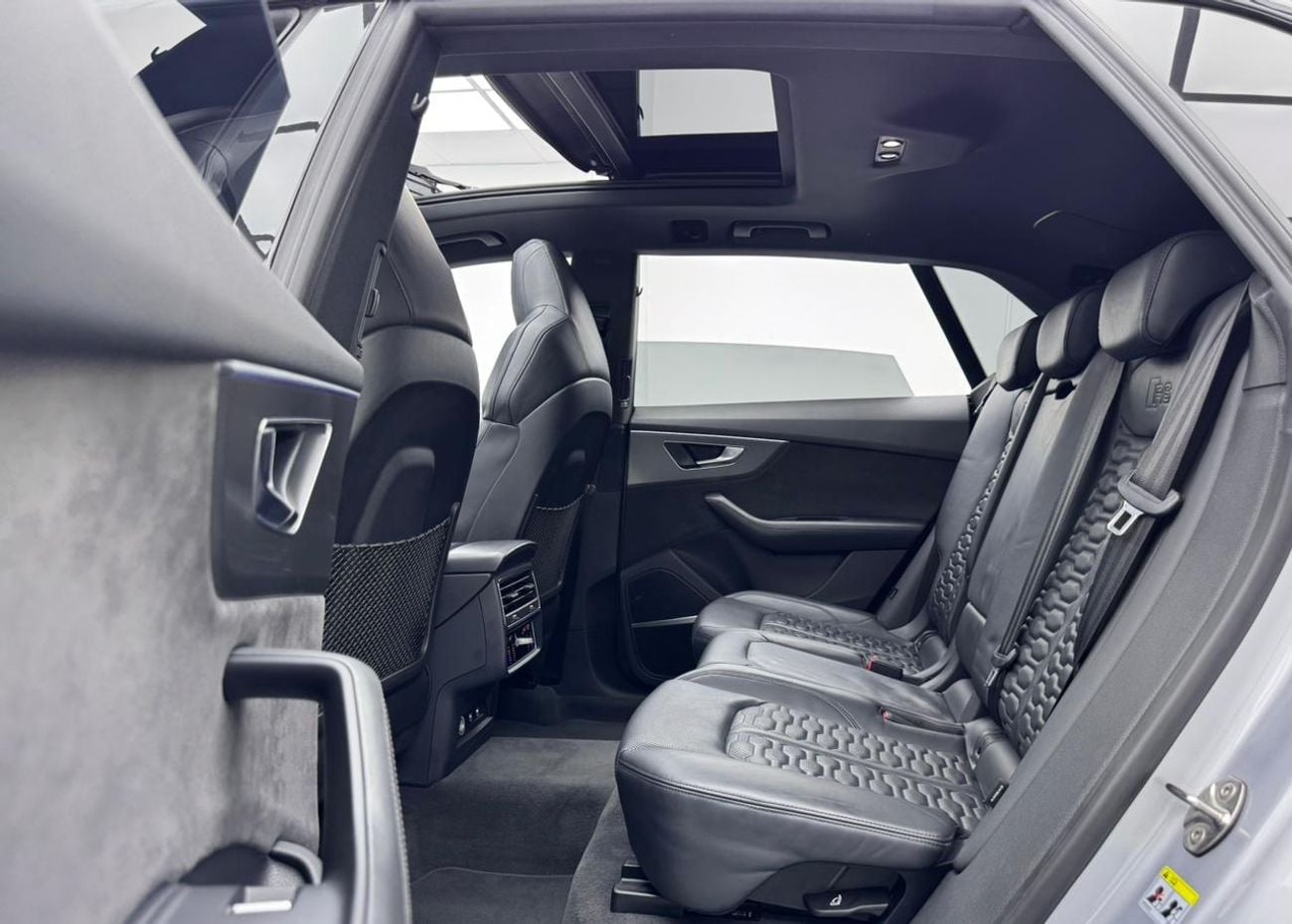 Audi RS Q8 TFSI quattro 4.0L 2021 Audi RSQ8 4.0TFSI Quattro, Warranty, Fully Loaded, Excellent Condition, Euro